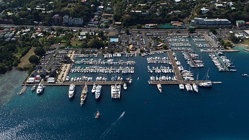 Marina von Papeete: Paddeln ist bis heute Nationalsport in Tahiti, aber nur wenige Bewohner segeln noch. - © Matarai Technicals/Tahiti Tourisme/dpa-tmn