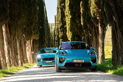 Angekommen sind - natürlich - beide Macan in der Toskana: Aber wie fällt das Fazit der Vergleichsfahrt aus? - © Manuel Hollenbach/Porsche/dpa-tmn