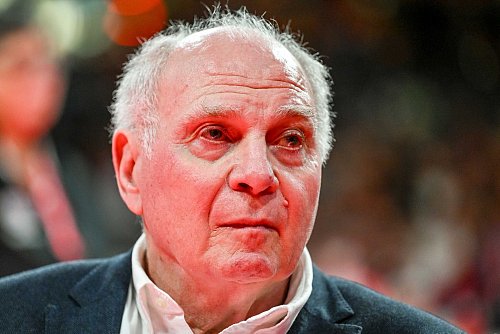 Ehrenpräsident Uli Hoeneß war einst Vorgänger von Herbert Hainer. - © Harry Langer/dpa