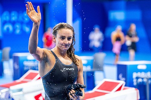 Eine Pause vom Schwimmen ist unvermeidlich - das bewegte einen Sponsor laut Semechin dazu, die Athletin nicht weiter zu unterstützen. - © Jens Büttner/dpa