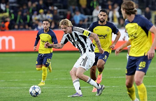 Nick Woltemade (M) lieferte eine überzeugende Leistung ab. - © Peter Lous/PA Wire/dpa