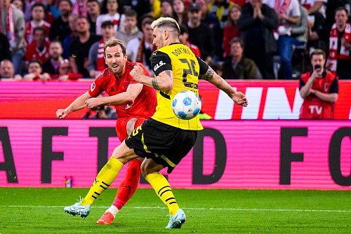 Das Kräftemessen der Bayern mit dem BVB elektrisiert immer besonders. - © Tom Weller/dpa
