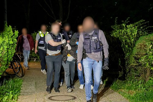 Der mutmaßliche Täter wurde am Tag nach dem Angriff festgenommen. (Archivbild) - © Tim Oelbermann/dpa