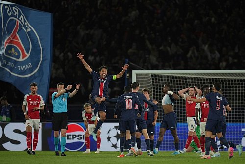 Jubel bei Paris Saint-Germain nach dem Erreichen des Champions-League-Finals. - © Thibault Camus/AP/dpa