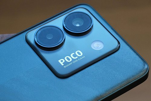 Das Objektiv-Duo sieht besser aus, als es ist: Das Poco M7 hat nur eine echte Kamera, und die ist mittelmäßig. Daneben befindet sich lediglich ein Tiefensensor. - © Coman Hamilton/dpa-tmn