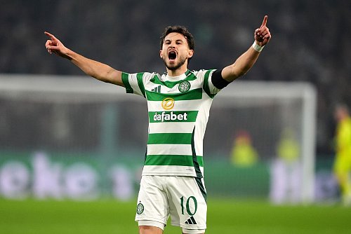 Der Ex-Leipziger Nicolas Kühn trifft erst zum Ausgleich für Celtic, dann zur Führung. - © Andrew Milligan/PA Wire/dpa