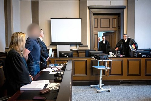 Das Gericht erteilte einen rechtlichen Hinweis. - © Sina Schuldt/dpa