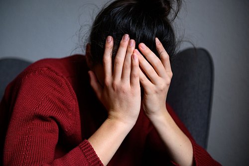Wenn Angst den Alltag bestimmt: Phobien können das Leben stark einschränken – doch es gibt wirksame Therapieansätze. - © Jonas Walzberg/dpa/dpa-tmn