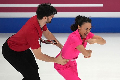 Das Eistanz-Duo Jennifer Janse van Rensburg (r) und Benjamin Steffan verpasste bei der EM das selbst gesteckte Ziel der Top Ten. - © Sergei Grits/AP/dpa