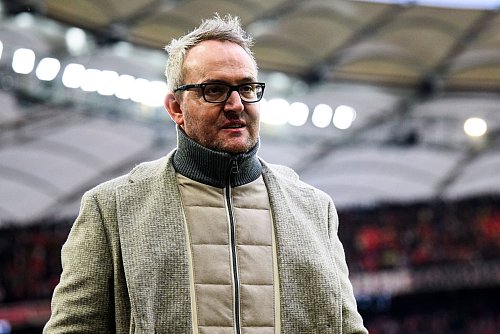 VfB-Vorstandschef Alexander Wehrle spricht über die Zukunft von Trainer Sebastian Hoeneß. - © Tom Weller/dpa