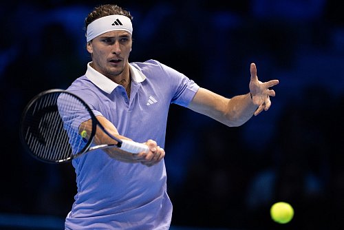 Alexander Zverev spielt am Samstag bei den ATP Finals um den Einzug ins Endspiel. - © Marco Alpozzi/LaPresse via ZUMA Press/dpa