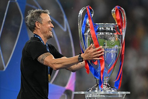 Trainer Luis Enrique wird von Désiré Doué sehr geschätzt. - © Sven Hoppe/dpa