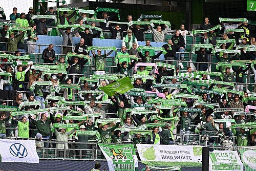Der VfL Wolfsburg ist beim Hamburger SV zu Gast. - © Swen Pförtner/dpa
