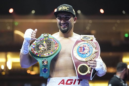 Der deutsche Boxer Agit Kabayel feiert seinen Sieg über den Kubaner Sanchez. - © Nick Potts/PA Wire/dpa