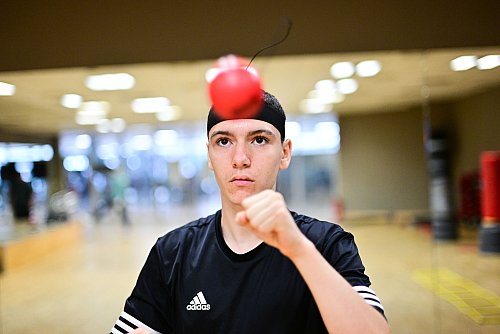 Immer voll konzentriert: Boxer Arminius Rolle. - © Sebastian Christoph Gollnow/dpa