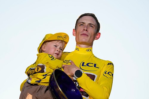 Ex-Toursieger Vingegaard lehnt eine Radsport-Karriere seiner Kinder ab. - © Thibault Camus/AP/dpa