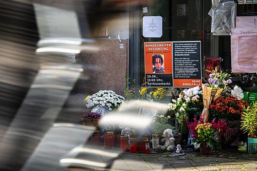 Nach dem gewaltsamen Tod des 21-jährigen Lorenz in Oldenburg hat die Staatsanwaltschaft Anklage gegen einen Polizisten erhoben. (Archivbild) - © Sina Schuldt/dpa