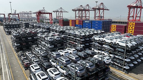 Die EU fürchtet, dass die hochsubventionierten E-Autos aus China den Markt in Europa verzerren. (Archivbild) - © XinHua/dpa