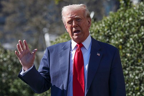 Trump ist empört über die Whiskey-Zölle der EU. - © Uncredited/Pool/AP/dpa