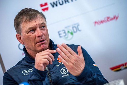 Sah nur wenige Lichtblicke im deutschen Ski-Team: Sportvorstand Wolfgang Maier. - © Jens Büttner/dpa