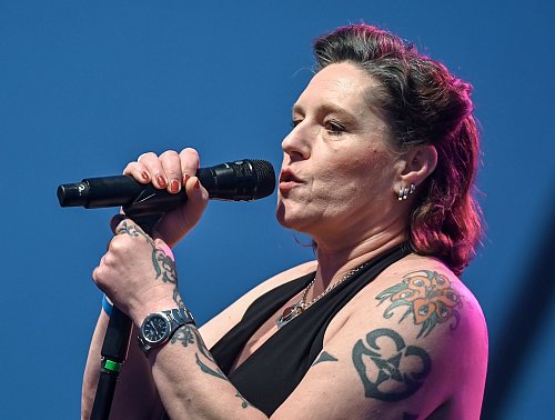 2023 brachte Anna R. ein Soloalbum heraus (Archivbild). - © Patrick Pleul/dpa