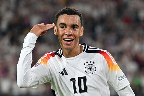 Steht beim FC Bayern noch bis 2026 unter Vertrag: Offensiv-Ass und Nationalspieler Jamal Musiala. - © Bernd Thissen/dpa