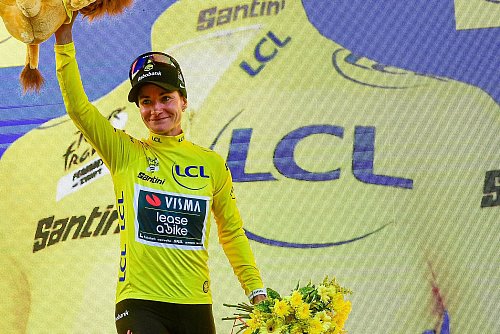 Die Niederländerin Marianne Vos verteidigte das Gelbe Trikot. - © Mathieu Pattier/AP/dpa