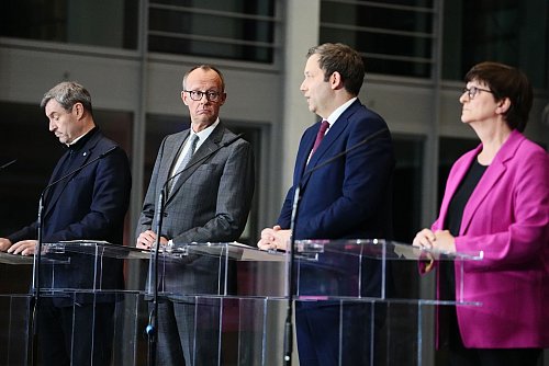 Union und SPD einig bei Finanzfragen. - © Kay Nietfeld/dpa