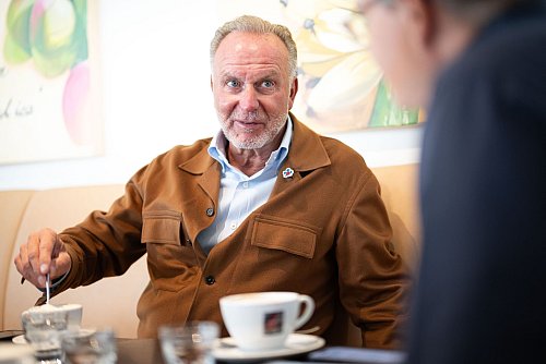 Karl-Heinz Rummenigge beim Interview vor seinem runden Geburtstag. - © Lukas Barth/dpa