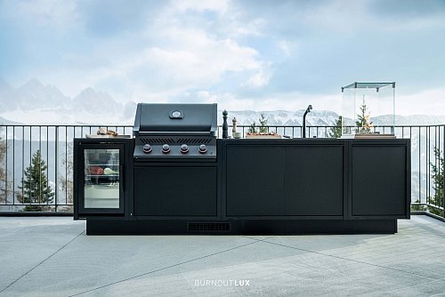 Wind und Wetter ausgesetzt: Eine Küche im Freien sollte aus hochwertigen, witterungsbeständigen und rostfreien Materialien bestehen. - © AMK/dpa-tmn