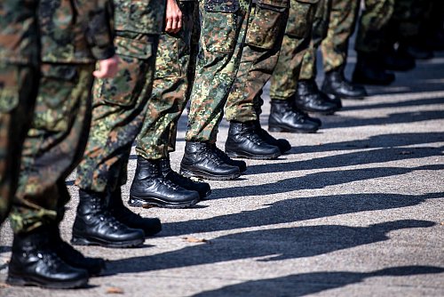 Die Bundeswehr soll wachsen. (Archivbild) - © Sina Schuldt/dpa