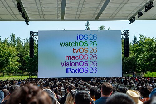 Die Betriebssysteme von Apple-Geräten bekommen künftig eine einheitliche Namensgebung. - © Andrej Sokolow/dpa