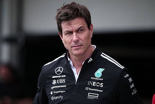 Toto Wolff hat durch den Verkauf einiger Anteile viel Geld verdient. (Archivbild) - © Ettore Chiereguini/AP/dpa