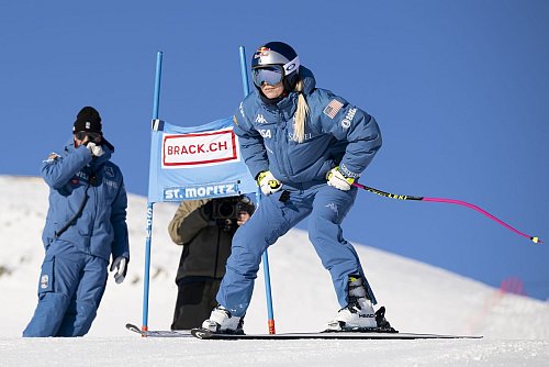 Lindsey Vonn besichtigt die Strecke. - © Jean-Christophe Bott/KEYSTONE/dpa