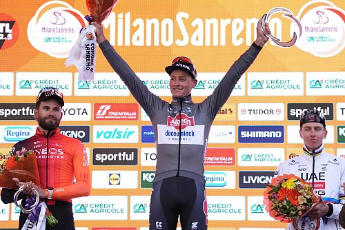 Für Mathieu van der Poel ist es bereits der zweite Sieg in Sanremo. - © Gian Mattia D\\\'Alberto/LaPresse/AP/dpa