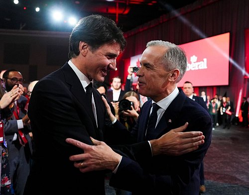 Der Rückzug seines Vorgängers Justin Trudeau ließ Carneys Partei in der Wählergunst steigen. - © Sean Kilpatrick/The Canadian Press via AP/dpa