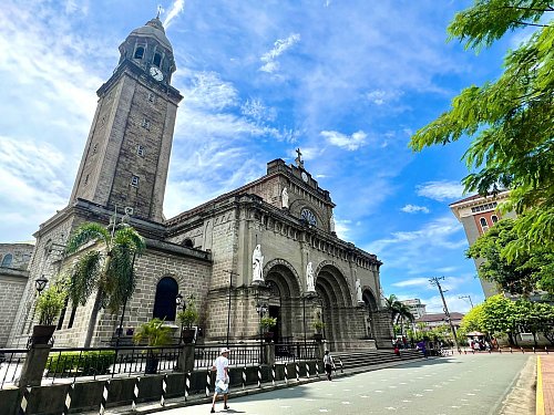 Die Kathedrale von Manila steht am zentralen Platz in der spanischen Stadtfestung Intramuros. Sie ist eine der Hauptsehenswürdigkeiten im historischen Kolonialviertel. - © Carola Frentzen/dpa-tmn