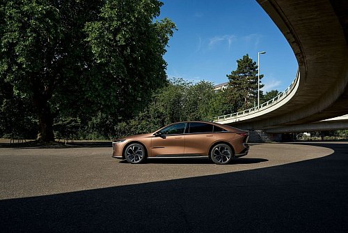 Mit einer Limousine zum Start in die elektrische Mittelklasse schwimmt Mazda gegen den Trend. - © Mazda/dpa-tmn