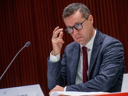 Staatsanwaltschafts-Sprecher Hansjörg Mayr geht von Mord aus. - © Expa/Erich Spiess/APA/dpa