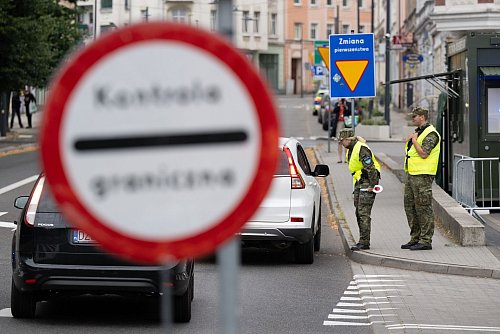 Auf polnischer Seite wird laut Innenministerium flächendeckend kontrolliert. - © Sebastian Kahnert/dpa