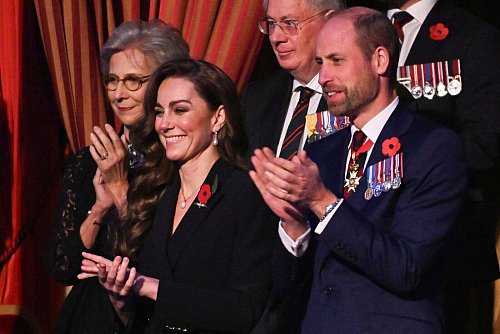 Prinzessin Kate und Prinz William beim Royal British Legion Festival of Remembrance in der Royal Albert Hall am Vorabend. Erstmals seit dem Ende ihrer Chemotherapie zeigt sich die Frau des britischen Thronfolgers wieder bei wichtigen Auftritten. - © Chris J. Ratcliffe/Pool Reuters/AP/dpa