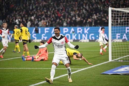 Beim vorerst letzten Duell jubelte Eintracht Frankfurt. (Archivbild) - © Arne Dedert/dpa