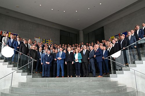 Der Anteil von Menschen mit Migrationshintergrund ist in keiner Fraktion so niedrig wie bei der AfD. - © Elisa Schu/dpa