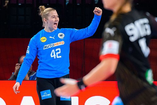 War ein starker Rückhalt beim Sieg der DHB-Frauen gegen Slowenien: Torfrau Katharina Filter. - © Marco Wolf/dpa