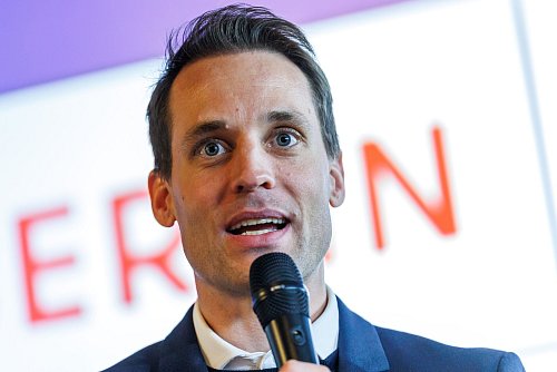 Deutschlands NFL-Chef Alexander Steinforth spricht von einem «historischen Moment» - © Andreas Gora/dpa