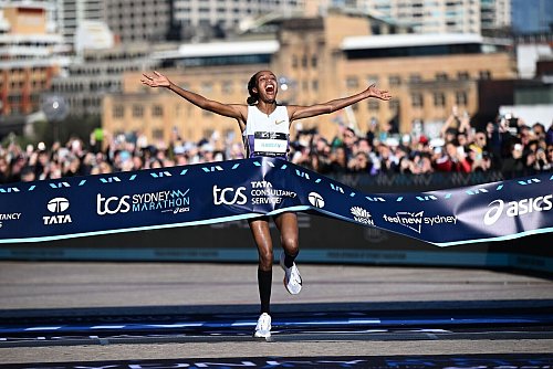 Bei den Frauen stellte Marathon-Olympiasiegerin Sifan Hassan in Sydney einen Streckenrekord auf. - © Bianca De Marchi/AAP/dpa