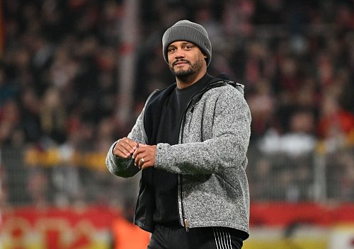 Kompany durfte sich über drei Standardtore freuen. - © Soeren Stache/dpa