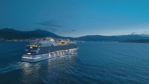 Eine Größe kleiner als der Rest, dafür mehr Luxus an Bord: Die «Allura» ist das neueste Schiff von Oceania Cruises. - © Oceania Cruises/dpa-tmn