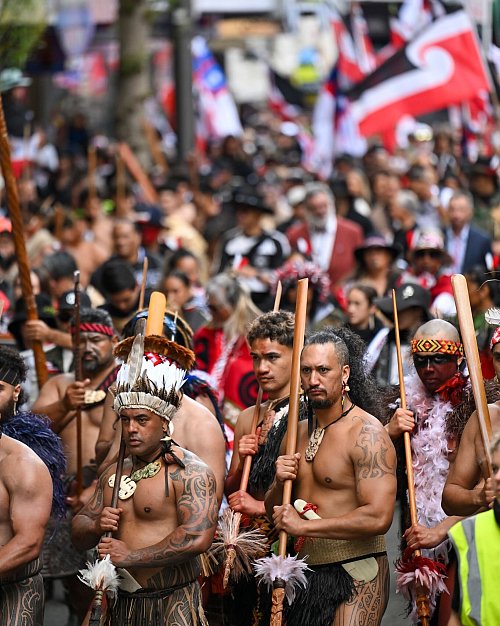 Laut Kritikern verwässert der Gesetzesentwurf die Rechte der Maori. - © Mark Tantrum/AP/dpa