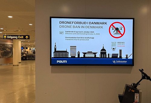 Info am Flughafen in Kopenhagen: In Dänemark sind Drohnenflüge wegen des hochrangigen Treffens bis zum 3. Oktober verboten. - © Ansgar Haase/dpa